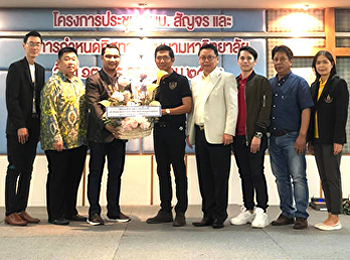 Representative of the Faculty of
Management Science Gave flowers to
congratulate Associate Professor Dr.
Luedech  Gerdwichai , who has been
appointed to be appointed Chairman of
Suan Sunandha Rajabhat University