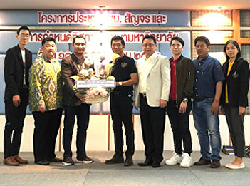 Representative of the Faculty of
Management Science Gave flowers to
congratulate Associate Professor Dr.
Luedech  Gerdwichai , who has been
appointed to be appointed Chairman of
Suan Sunandha Rajabhat University