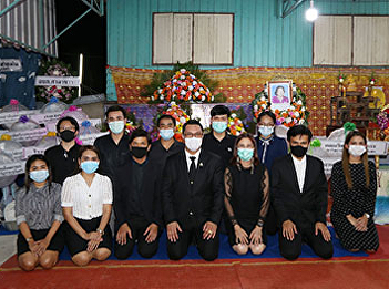 Executive Faculty of Management Science
Co-host a funeral prayer Mr. Thanakrit
Phiphatsakulkamol 's mother