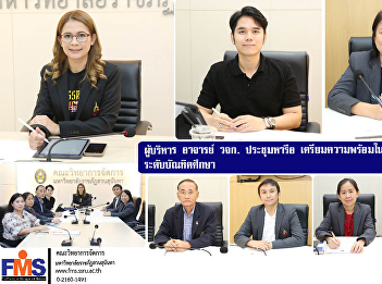 Executives, lecturers, and faculty
members met to discuss preparations for
the establishment of a graduate-level
curriculum.