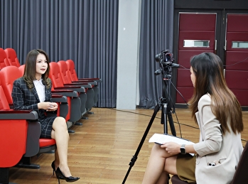 คณบดีคณะวิทยาการจัดการ
บันทึกเทปถ่ายทำวิดีโอวารสารแก้วเจ้าจอมออนไลน์