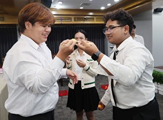 The Faculty of Management fosters
friendship and international
perspectives through team-building
activities, preparing students for a
short-term training program at the
Dong-Ah Institute of Media and Arts in
the Republic of Korea.