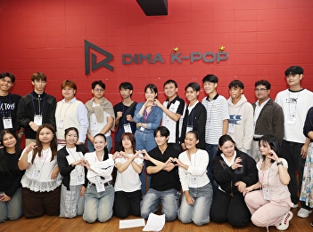 Students gain experience on an
international stage, learning
professional production and the art of
K-Drama OST singing at DIMA, South
Korea, Day 2.