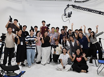 นักศึกษา
อบรมระยะสั้นด้านการผลิตสื่อเพื่อการสื่อสารการตลาด
ณ Dong-Ah Institute of Media and Arts
(DIMA) วันที่ 4 เรียนรู้ Studio
Production ภาคปฏิบัติจริง
พร้อมพัฒนาทักษะภาษาเกาหลี